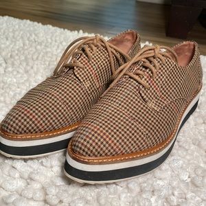 Halogen Atlantic–Pacific Women’s 9 1/2  Two-Tone Platforms